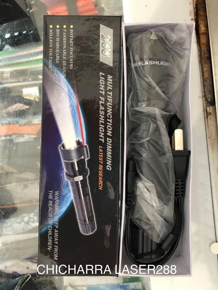 Linterna Taser Y Laser de color Negro Luz Blanca